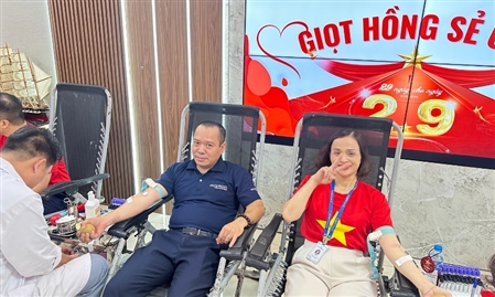 CBNV Huviron tích cực tham gia &quot;Giọt hồng sẻ chia&quot;