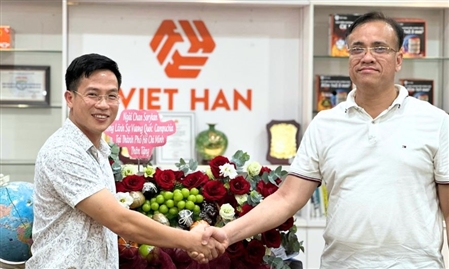 Nhà máy Việt Hàn đón tiếp Tổng Lãnh sự Vương quốc Campuchia tại Việt Nam