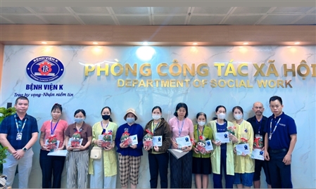 Huviron đồng hành cùng Phucbinh Donation trao quà tại Bệnh viện K