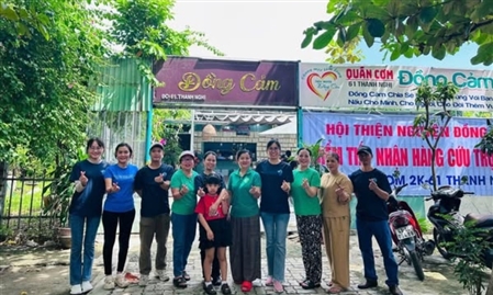 Trạm yêu thương số 11: Phát cơm từ thiện tại Đà Nẵng