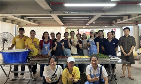Trạm yêu thương số 9: Phát cơm từ thiện tại Bệnh viện Nhi tháng 9